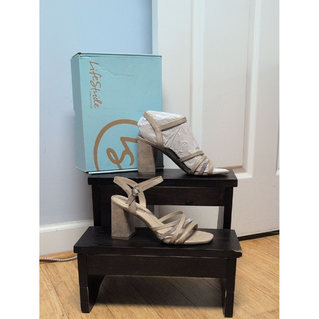 Life Stride Belle Dover Micro Beige/Rhinestone Strappy Block Heel Sandals Sz 10m